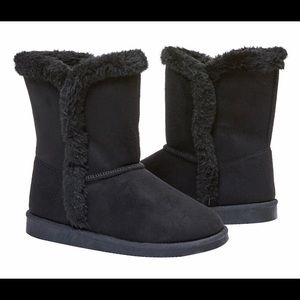 Girls fuzzy boots